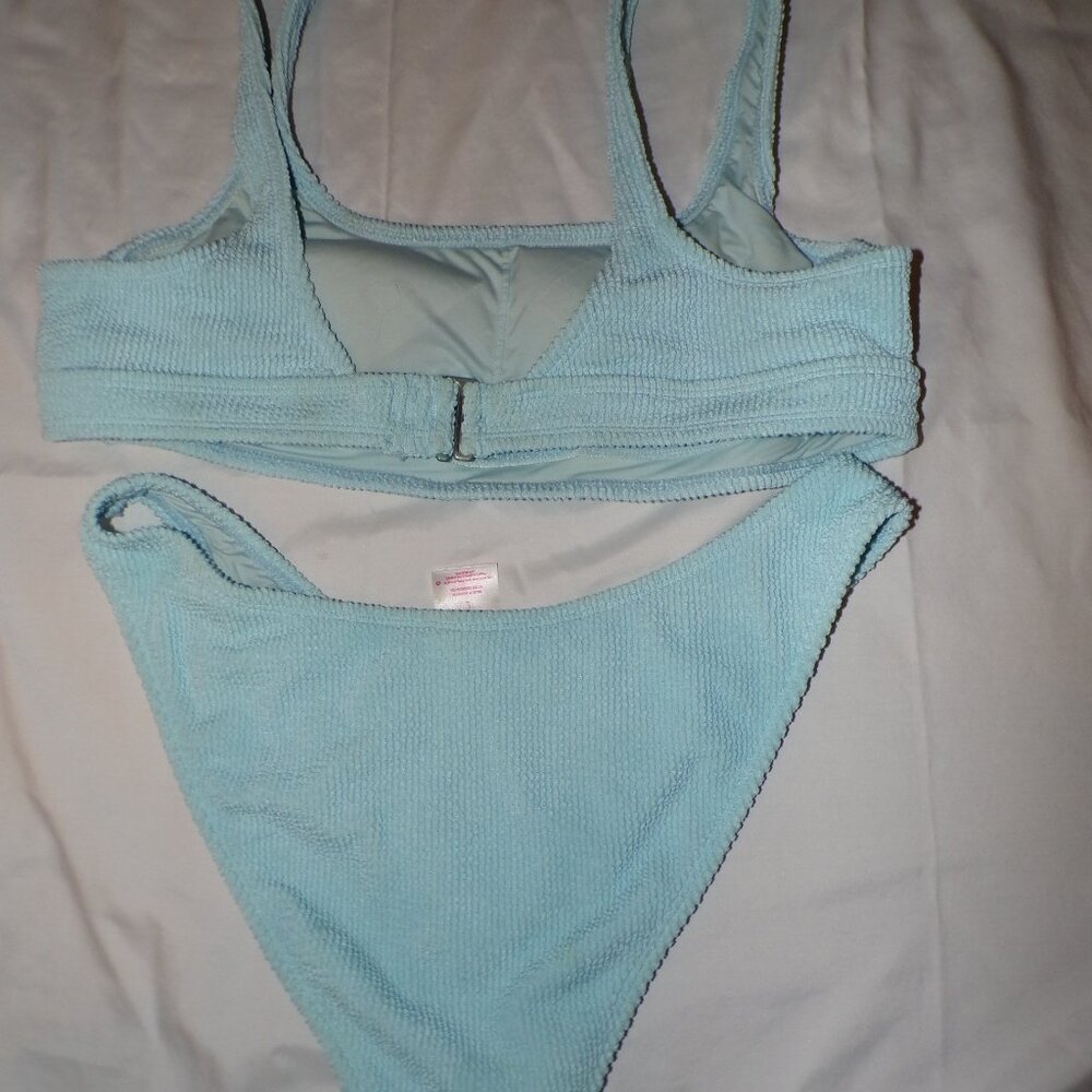 Bikini - Picture 2 of 2